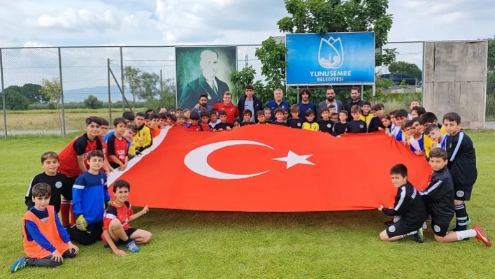 Yunusemre'de 19 Mayıs Mini Futbol Turnuvası Coşkuyla Gerçekleşti