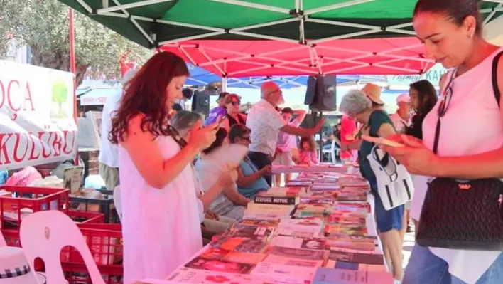 Foça Kitap Kulübü Bir Günde 2 Bin Bir Yılda 20 Bin Kitap Dağıttı