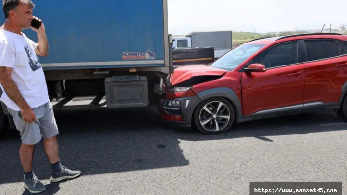 İlçede Zincirleme Kaza: 2 Yaralı