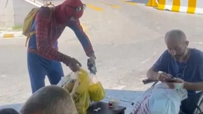 Fenomen Spider-Man'den Örnek Davranış