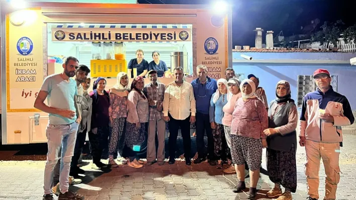 İlçe Belediyeden Üzüm İşçilerine Simit ve Çay İkramı