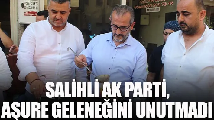 Salihli Ak Parti, geleneksel aşure hayrı düzenledi