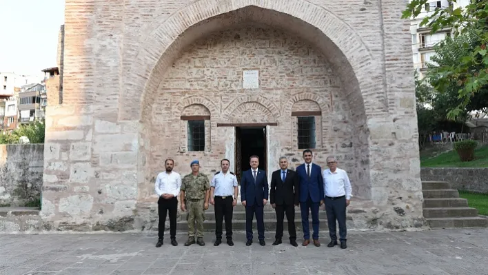 Vali Ünlü'den ilk ziyaret Saruhan Bey Türbesi ve şehit ailesine