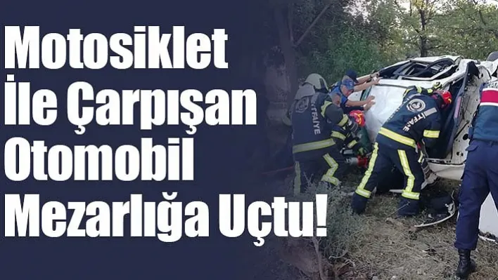 Motosiklet ile çarpışan otomobil mezarlığa uçtu! 2 ölü, 1 yaralı!