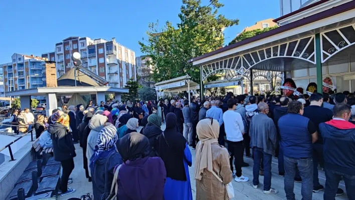 Sosyal Medya Fenomeni Parlak, gözyaşları içinde son yolculuğuna uğurlandı