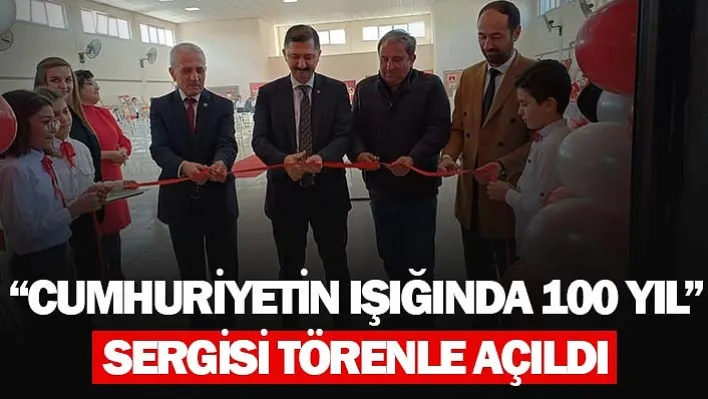 Kırkağaç'ta 'Cumhuriyetin ışığında 100 Yıl' sergisi törenle açıldı