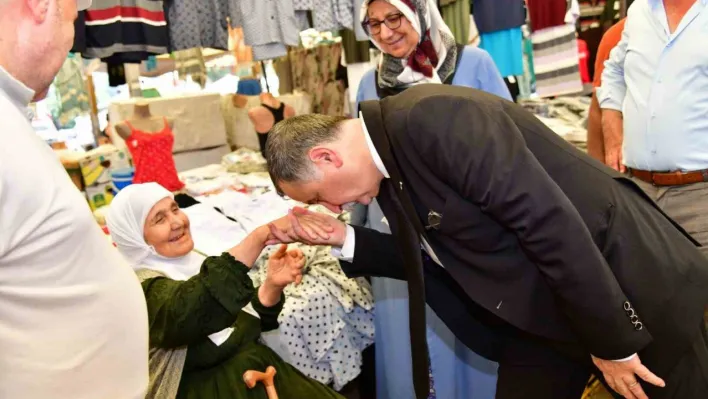 Başkan Balaban Laleli pazar yerinde esnaf ve vatandaşı dinledi