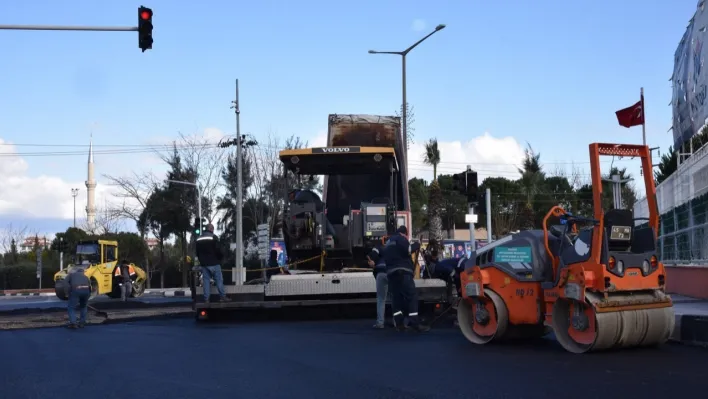 Cemil Çöllü Kavşağı 1 günde yenilenerek, trafiğe açıldı