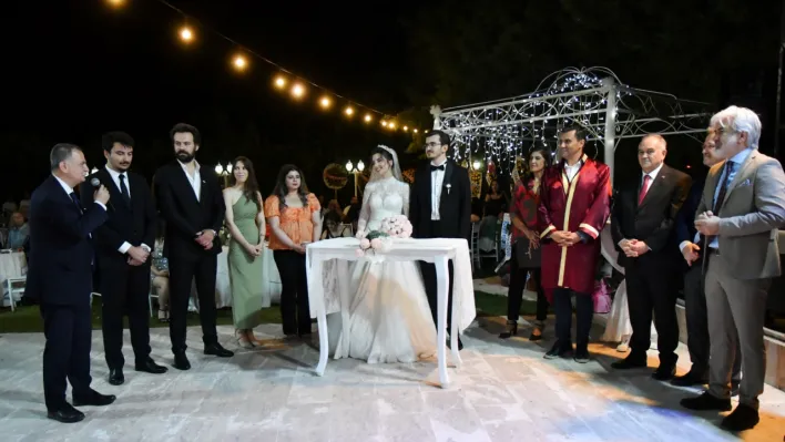 Ceren-Mustafa Mert Hızlı çiftinin mutluluklarına 17 nikah şahidi 'Evet' dedi