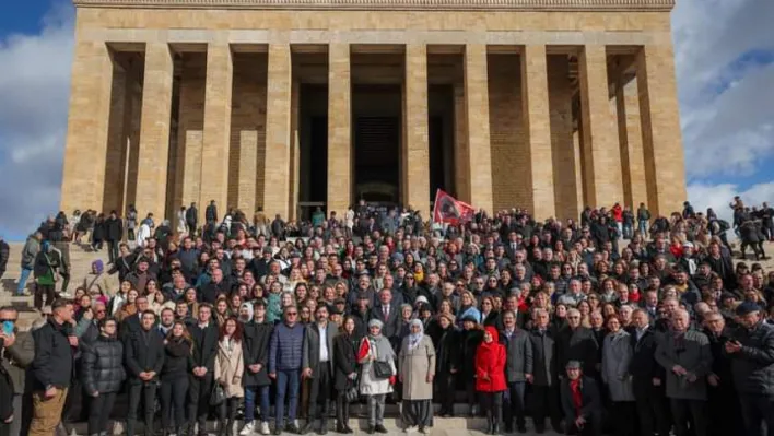 CHP Genel Başkanı Özel emekli öğretmenleri Ankara'da topladı…