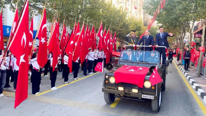 Cumhuriyet'in 101.yılı Manisa'da coşku seli ile kutlandı