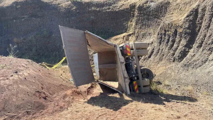 Cüruf ocağında yüksekten düşen kamyon sürücüsü yaşamını yitirdi
