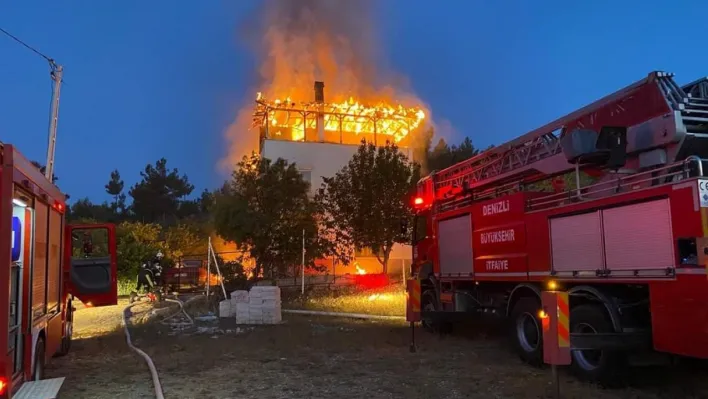 Denizli'de 2 katlı binada çıkan yangında bir kişi hayatını kaybetti