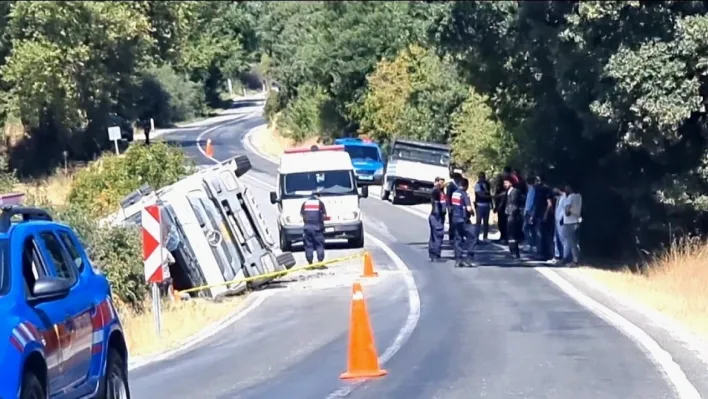 Devrilen hafriyat kamyonunun sürücüsü hayatını kaybetti