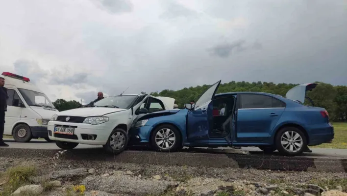 Karayolunda trafik kazası: 5 yaralı