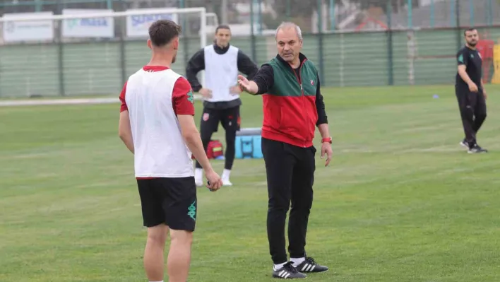 Erkan Sözeri: Suni çim yüzünden oyuncularımız sakatlandı