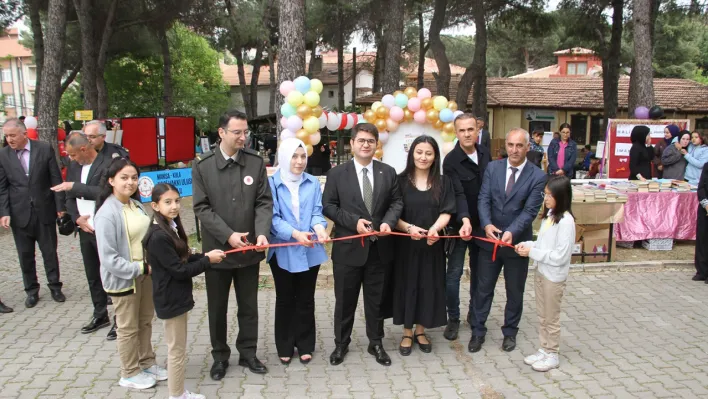 Kula'da toplanan kitaplar depremzede öğrencilere ulaştırılacak