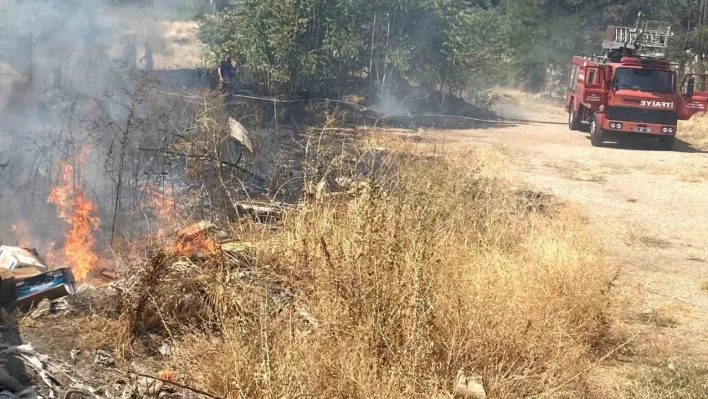 Manisa'da boş arazide çıkan yangın ucuz atlatıldı