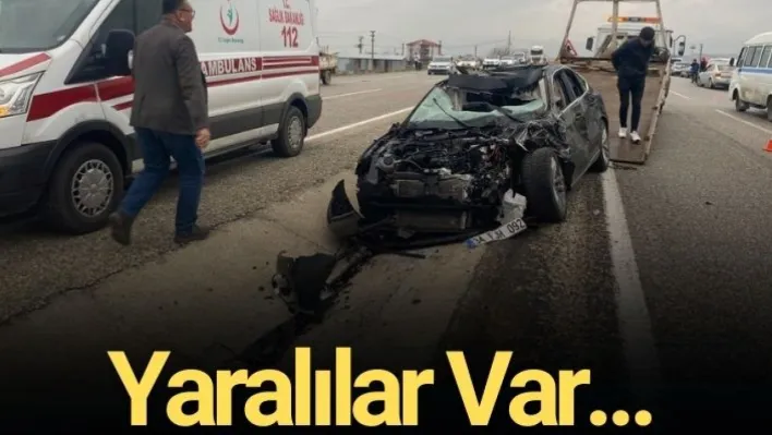 Manisa'da iki otomobil kafa kafaya çarpıştı: Yaralılar Var!..