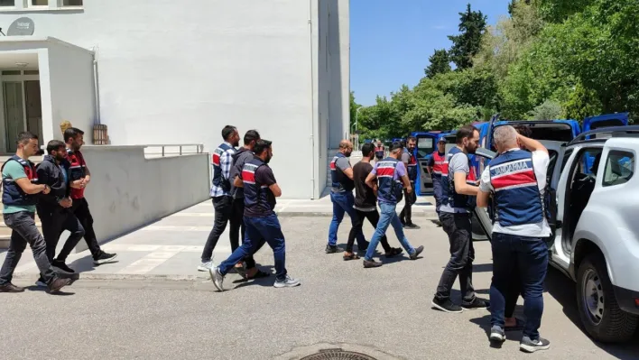 Manisa'da jandarmadan PKK terör örgütüne operasyon: 3 kişi tutuklandı