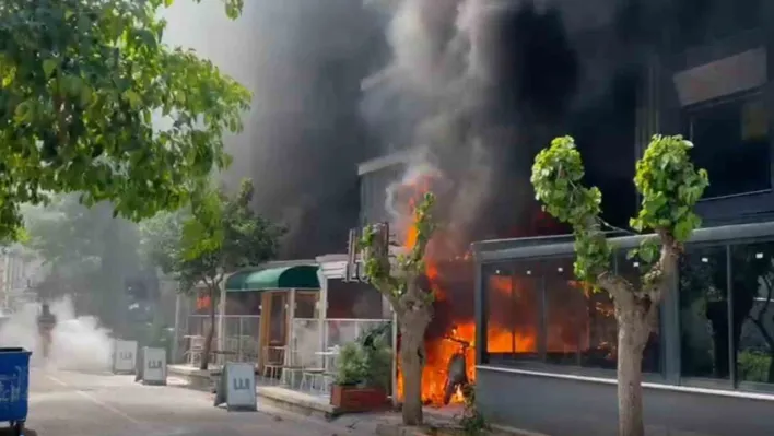 Manisa'da kafede yangın: Binada Bulunan Vatandaşlar Tahliye Edildi