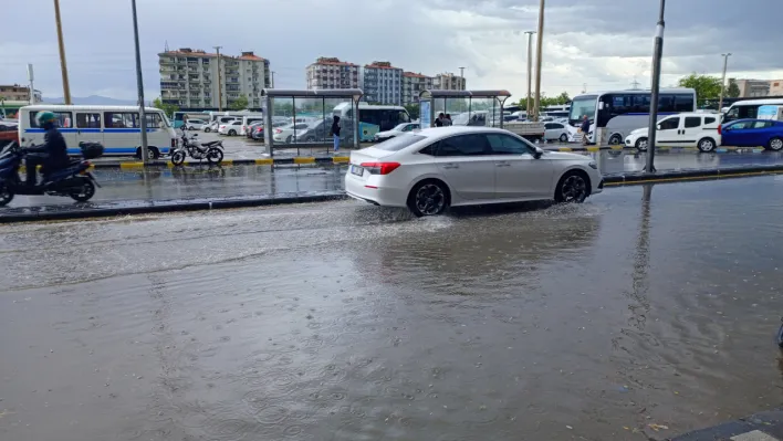 Manisa'da Sağanak Yağış Etkili Oldu!..