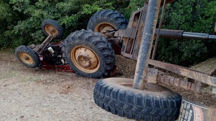 Manisa'da saman yüklü traktör devrildi: 2 yaralı