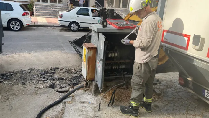 Manisa il genelinde birçok elektrik trafosu aşırı sıcaklardan peş peşe patladı