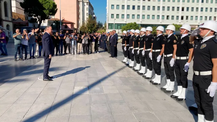 Manisa Valisi Özkan, Cuma namazı öncesinde göreve başladı