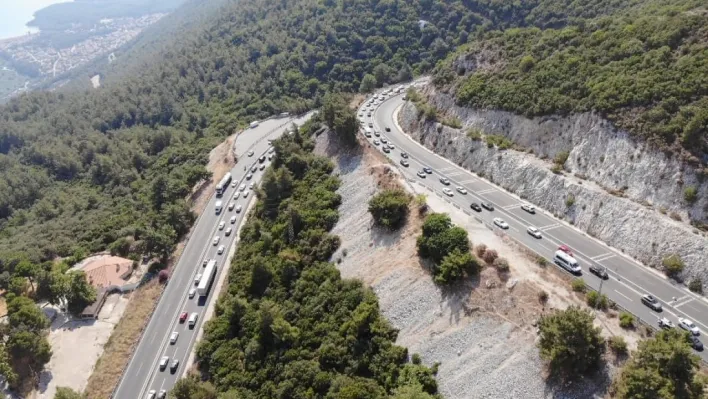 Muğla'da 15 kilometrelik araç kuyruğu dron ile görüntülendi