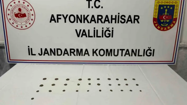 Parkta şüpheli hareketlerde bulunan şahıstan 31 adet sikke ele geçirildi