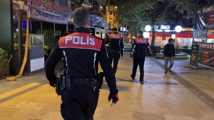 Polisin sokak uygulamasında sahte bandrollü alkol ve uyuşturucu yakalandı