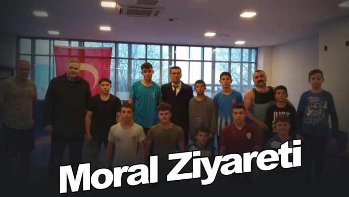 Sarıgöllü güreşçilere moral ziyareti