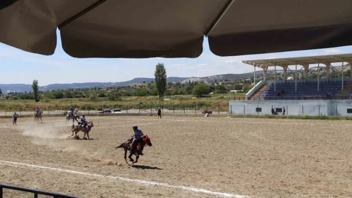 Selendi'de atlı cirit müsabakaları başladı