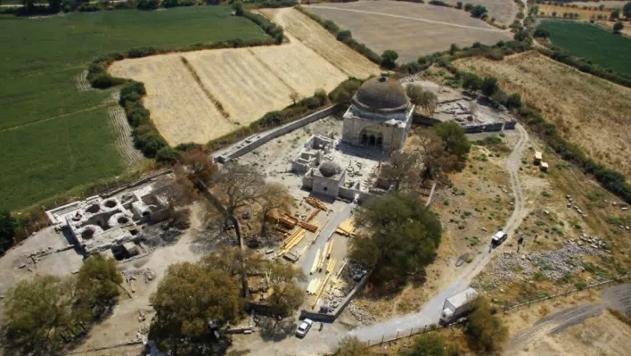 Tarihin derin izlerini taşıyan külliye keşfedilmeyi bekliyor