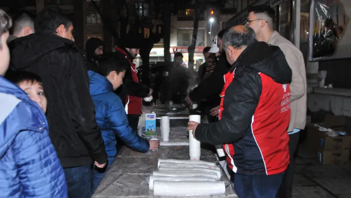 Vakıflar Bölge Müdürlüğü'nden Regaip Kandilinde Salep İkramı