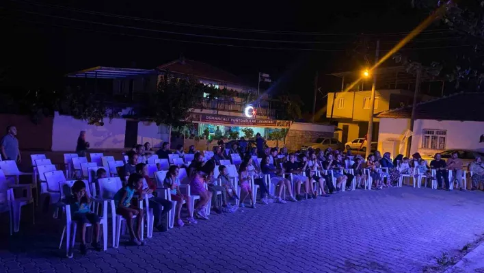 Yunusemre'de açık hava sinema akşamları başladı