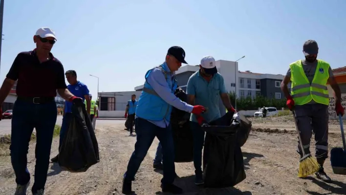 Yunusemre'de gönüllülerin çevre temizliği devam ediyor