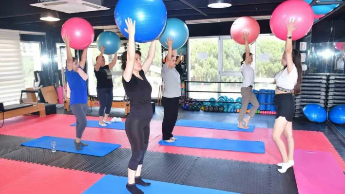 Yunusemreli kadınlar sporla zinde kalıyor