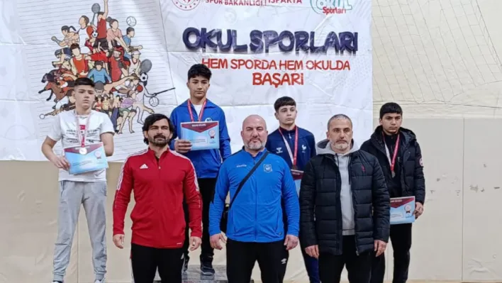 YUNUSEMRELİ SPORCULARDAN 1 ALTIN, 2 BRONZ