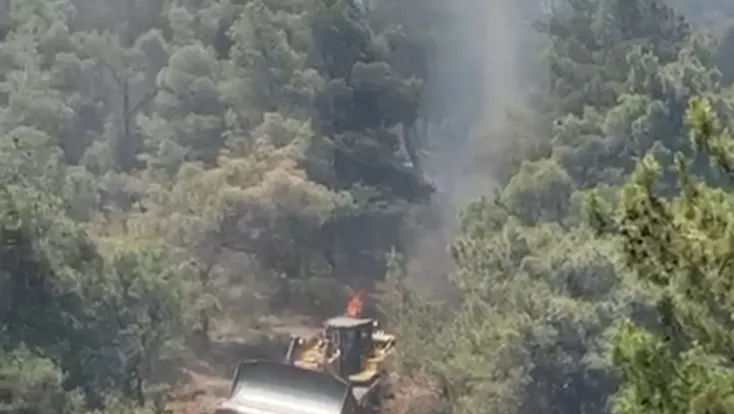 Akhisar’daki orman yangını kontrolden çıktı...  Köyler boşaltılmaya başlandı