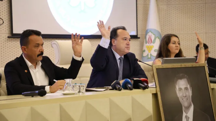 Manisa Büyükşehir’in yeni Başkanı İlk kez yönettiği meclisten anlamlı mesajlar verdi…